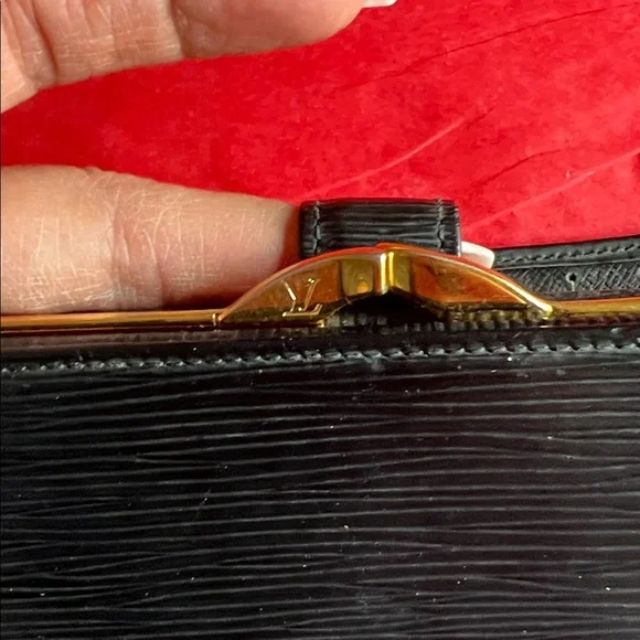 Louis Vuitton Textured Black Wallet - Picture 4 of 6